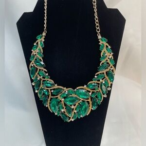 Elegant Green and Gold Necklace